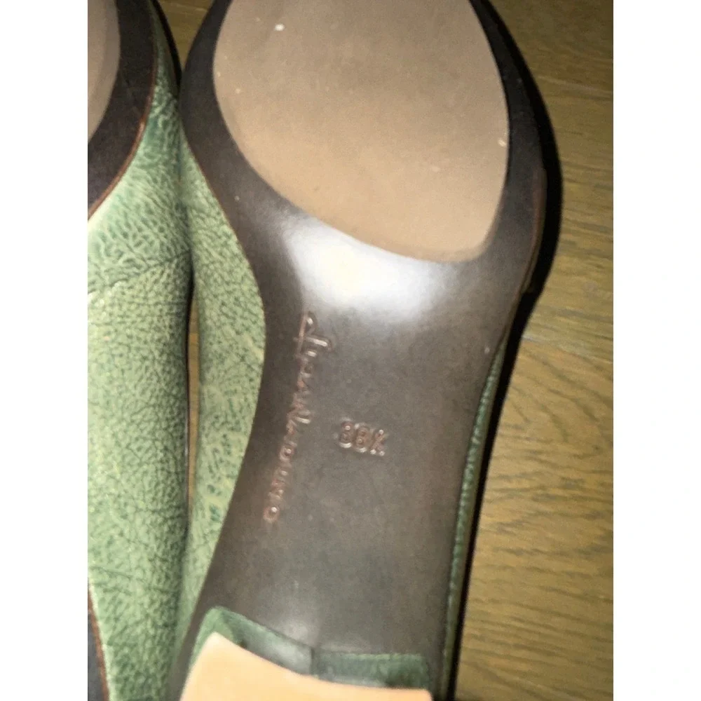 Lisa Nading Green Metallic Textured Leather Kitten Heel Bow Pumps Size 38.5